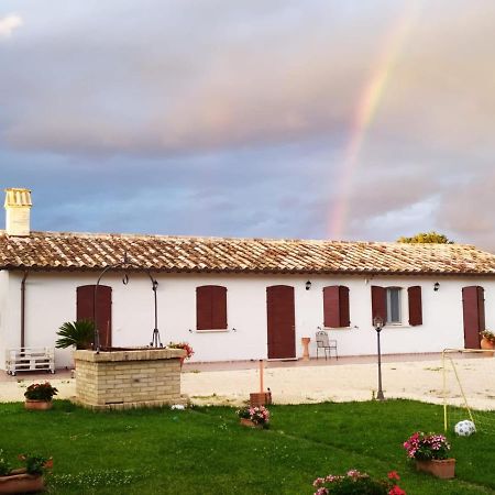 Agriturismo " Le Serre" Спело Екстериор снимка