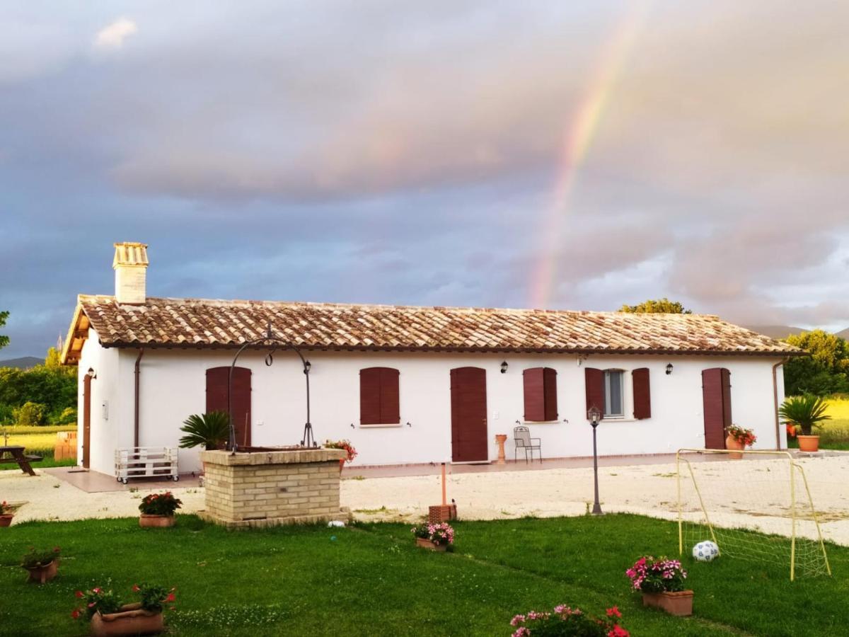 Agriturismo " Le Serre" Спело Екстериор снимка