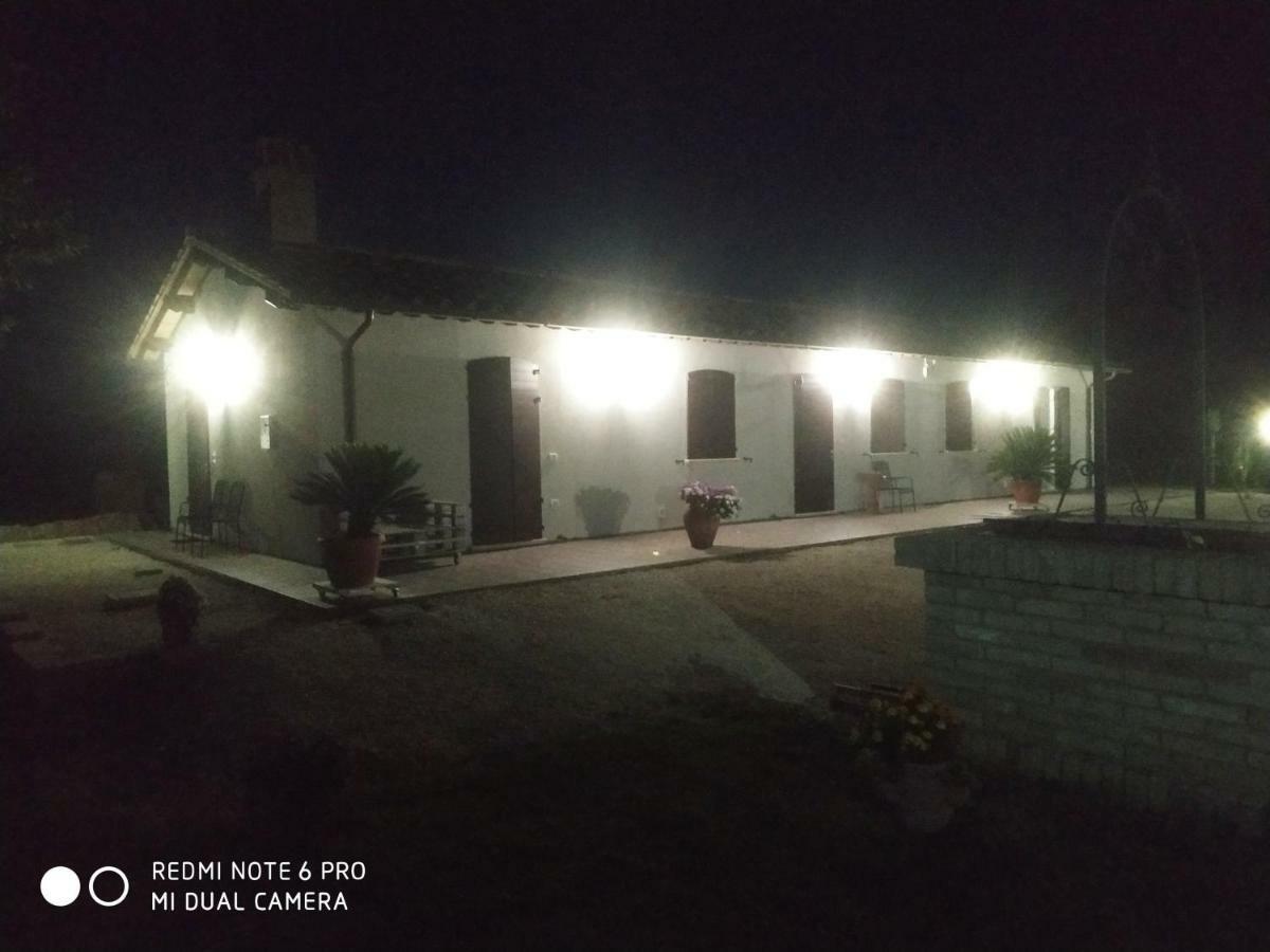 Agriturismo " Le Serre" Спело Екстериор снимка